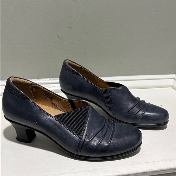 Earth Day Tripper Kitten Heel Slip-In Blue Leather Shoes-size 8B - Picture 8 of 8